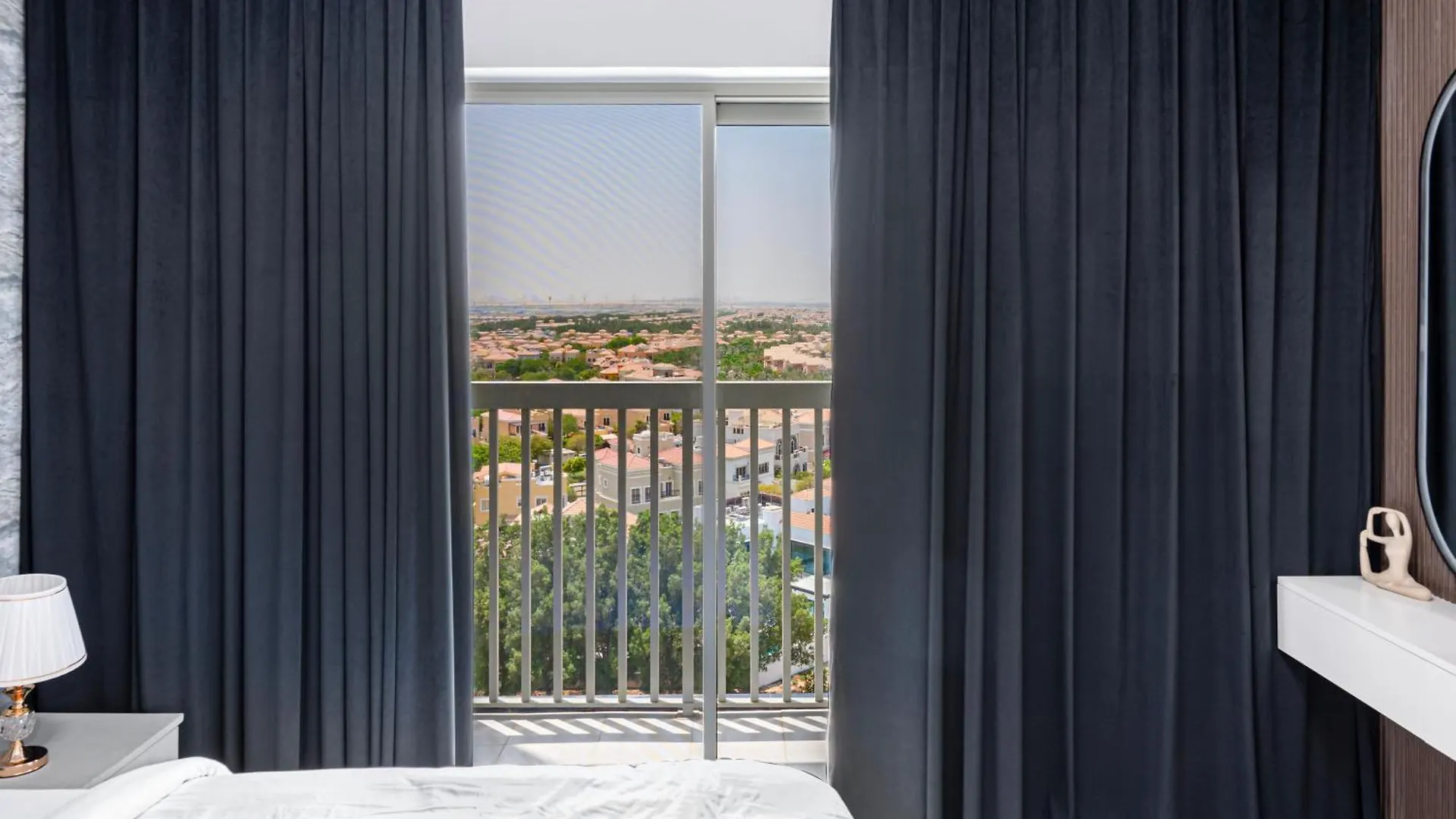 Sleek & Spacious Studio In Central Dubailand Apartment Dubai