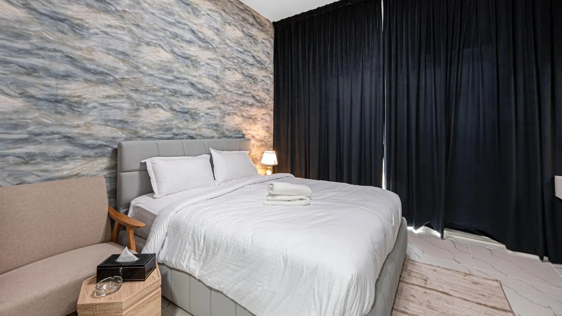 Sleek & Spacious Studio In Central Dubailand Apartment